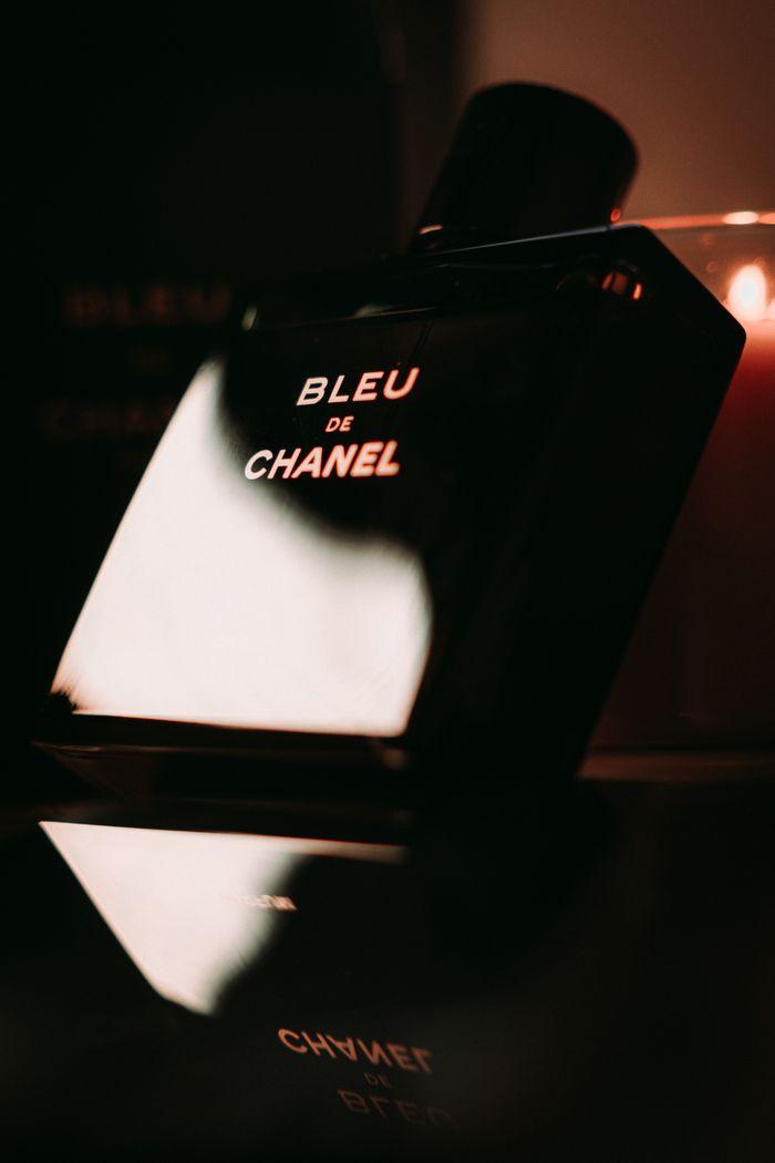 gallery-img-03 Close-up of a sleek perfume bottle exuding luxury.