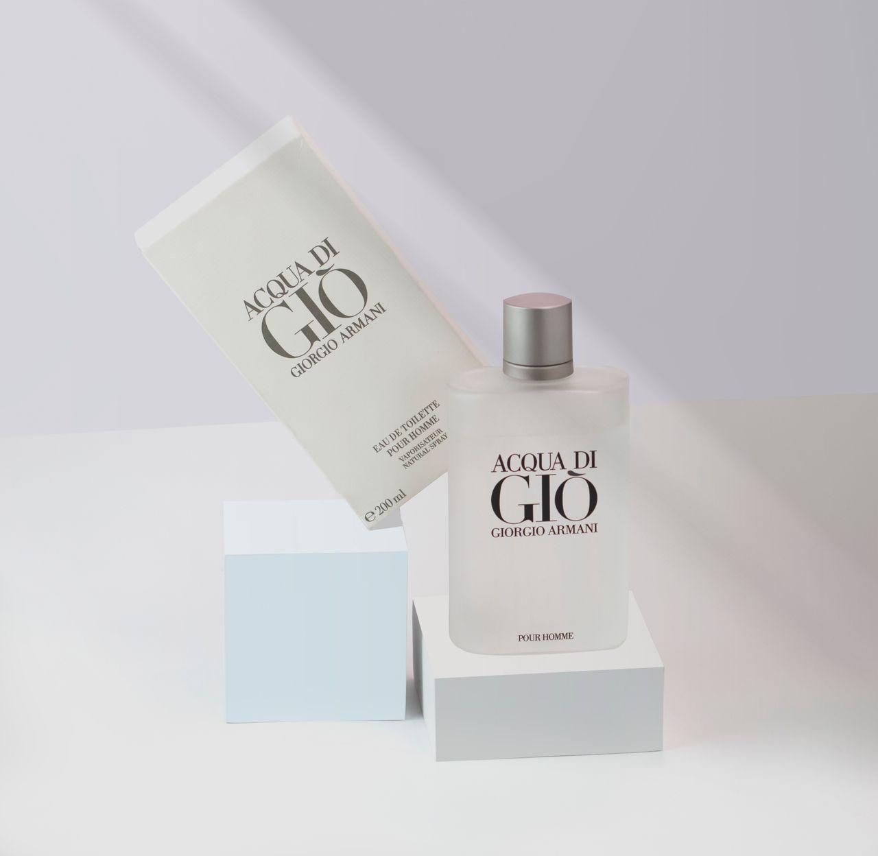 programs-01 Stylish presentation of Acqua di Gio perfume by Giorgio Armani in a minimalist setting.